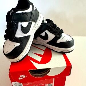 Toddler Nike Low - Black and White *Like New*